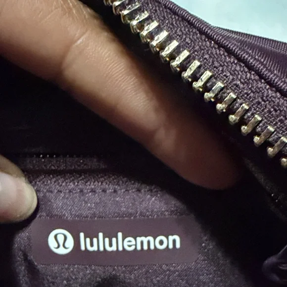 lululemon athletica Crossbody Bag in Dark Purple - Picture 3 of 4